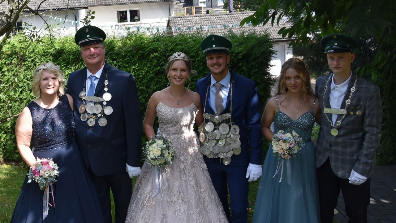 Die Sonderner Majestäten freuen sich auf einen stimmungsvollen Schützenball mit vielen Gästen. von privat