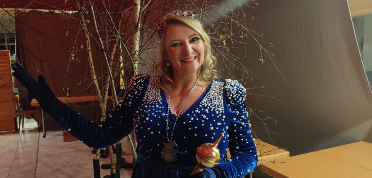 Bei der Prinzenparty am Freitag, 7. November, wurde erstmals eine Prinzessin gekürt! Prinzessin Karin I. Padlo schwingt von nun an das närrische Zepter bei der KG Klein-Elka. von Marita Sapp