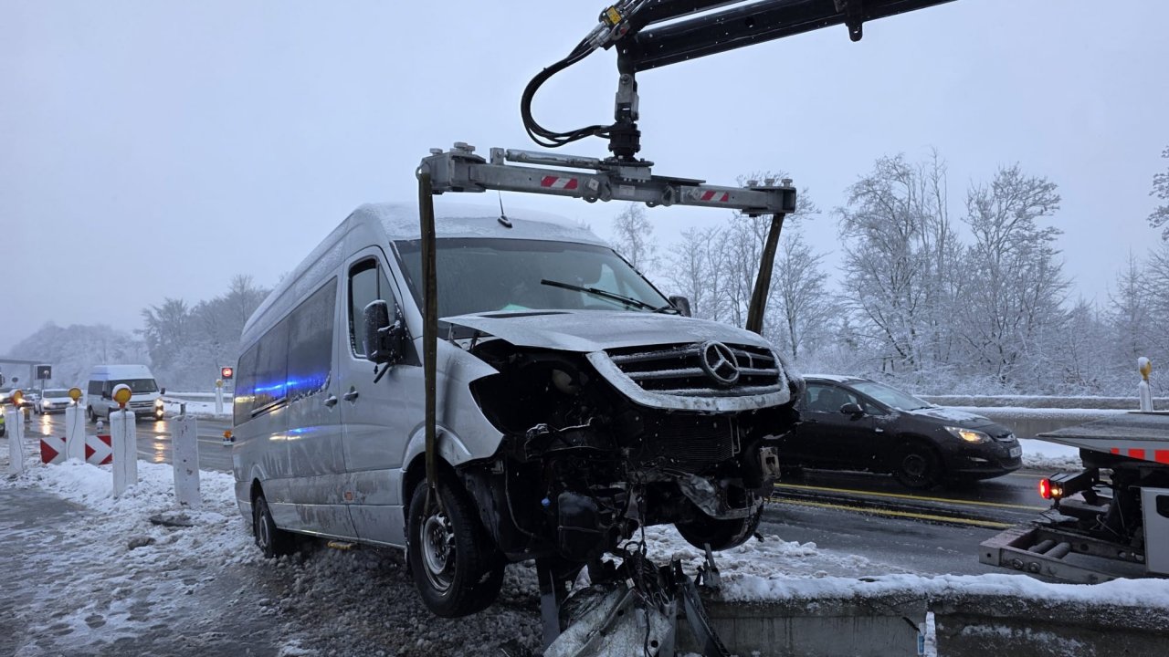 Beim Abschleppdienst Bormann ist im Winter immer ordentlich zu tun. von privat