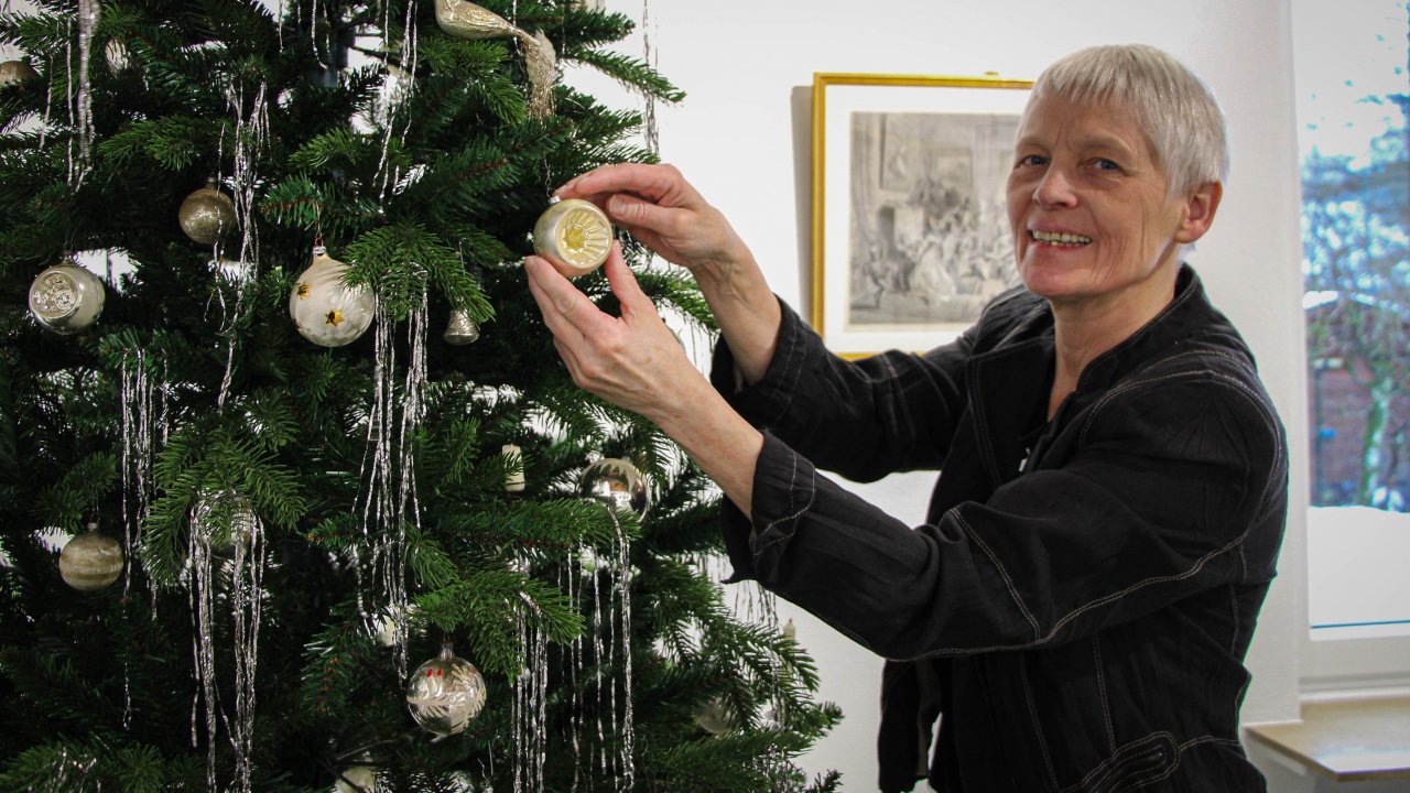 Judith Breuer hat sich den Traum vom eigenen Museum erfüllt. Momentan dreht sich hier alles um Lametta. von Lorena Klein