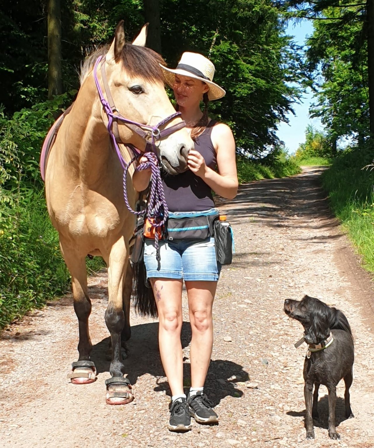 Aufgewachsen ist Jana Böcker auf Norderney, heute lebt sie im Sauerland. Zwischen Wäldern und Bergen fühlt sie sich wohl. von privat