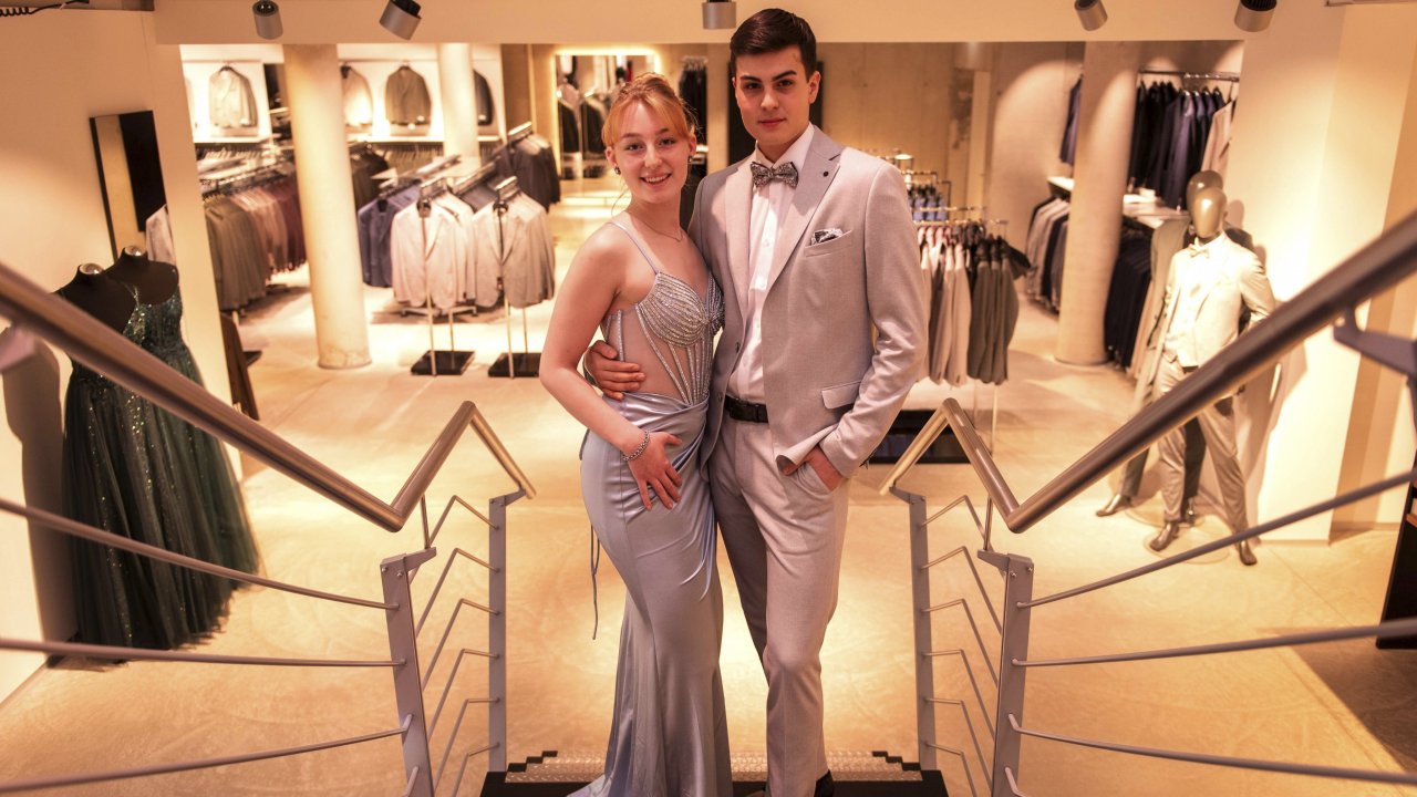 Abiball-Aktion 2026: Laetitia Stahl und Luis Vitale vom Bündelungsjahrgang des Städtischen Gymnasiums Olpe, St.-Franziskus-Gymnasiums Olpe und Rivius Gymnasiums Attendorn. von Lorena Klein