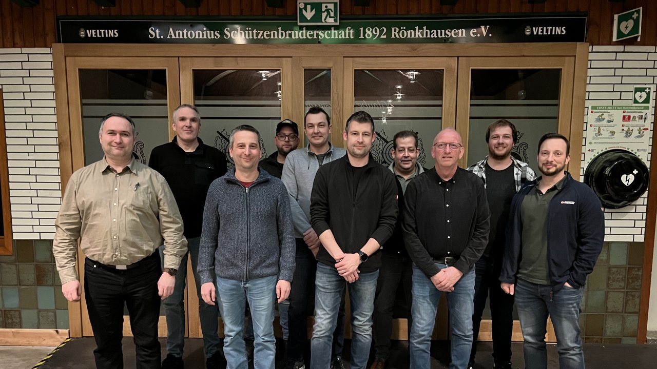 Die wiedergewählten Vorstands- und Offizierskorpsmitglieder (v.l.): Stephan Baußmann, Elmar Richard, Marc Vollmert, Tobias Hüttemann, Thomas Hasenau, Jannik Baußmann, Ingo Kloske, Dietmar Schuppert, Jona Schuppert und Sascha Bettendorf. von privat