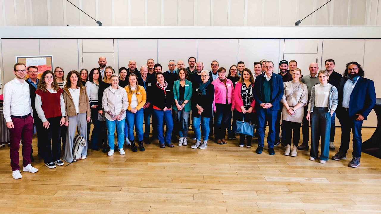 Zum Start der Umsetzung des Projekts „Digitale und nachhaltige Entwicklungsperspektiven für die Pflegewirtschaft Südwestfalen“ fanden Workshops zum Thema KI-Lösungen in der Pflegewirtschaft statt. von wfg Wirtschaftsförderung Kreis Soest GmbH / Nina Johanna Vester