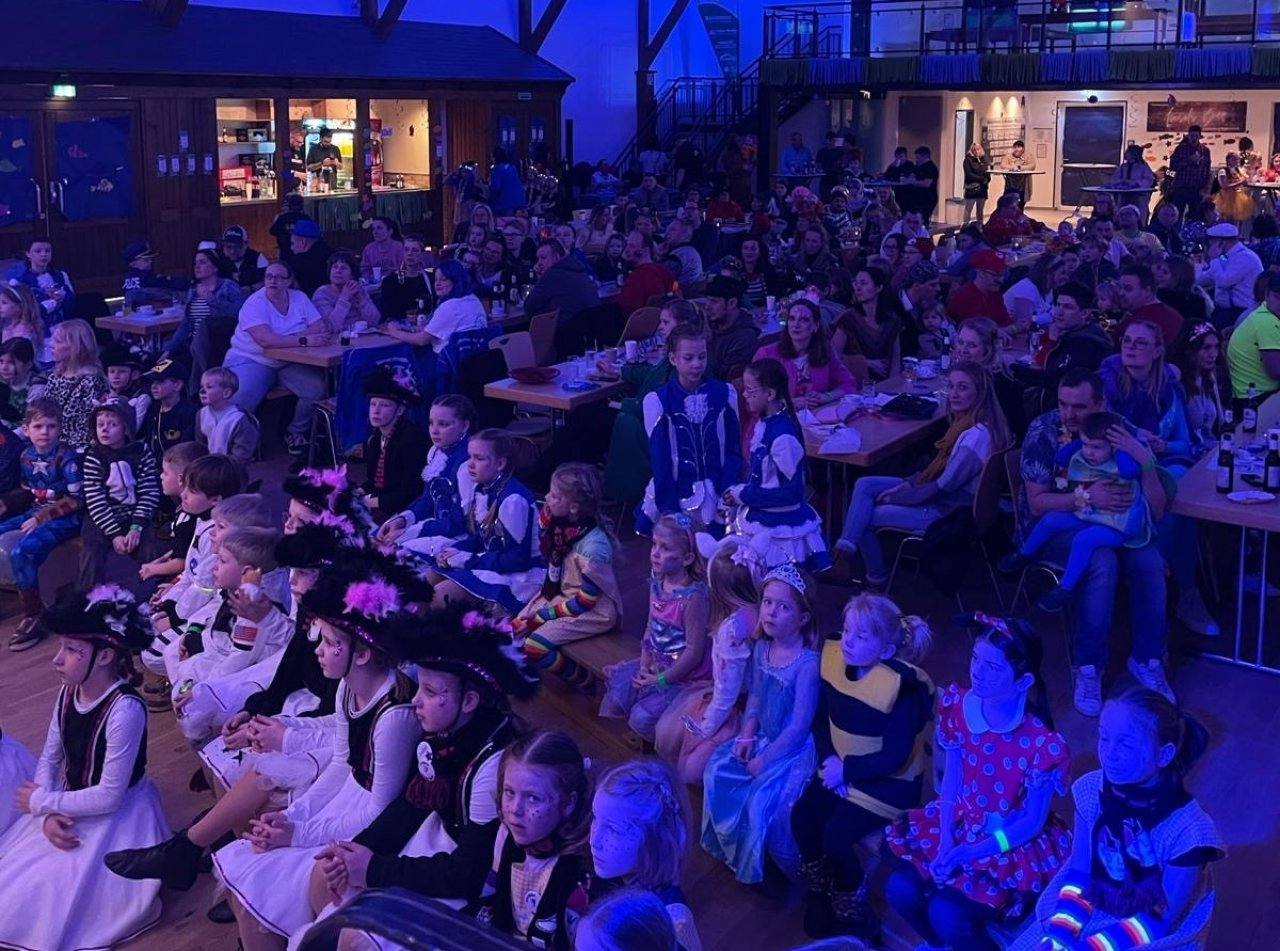 Kinderkarneval in der Kirchhundemer Schützenhalle - da sind Unterhaltung und Spaß garantiert. von privat