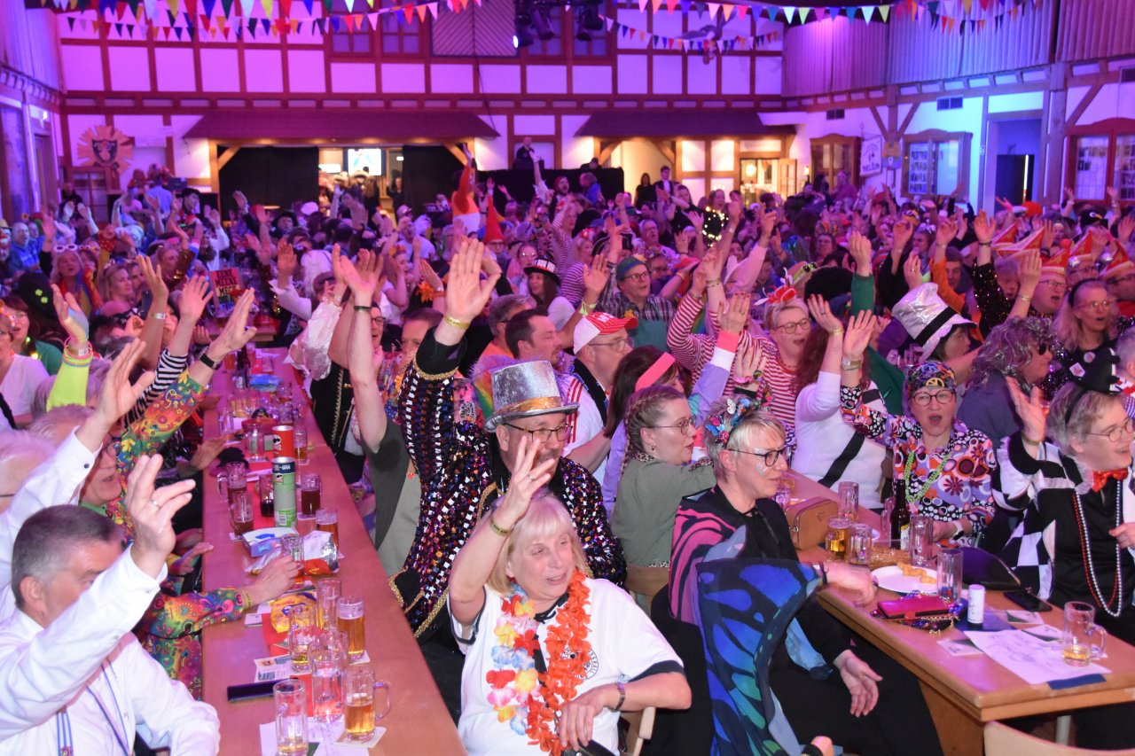 Impressionen von der Prunksitzung des Heldener Carnevals Clubs. Prinz Sebastian II. (Belke) schwingt das närrische Zepter. von Nicole Voss