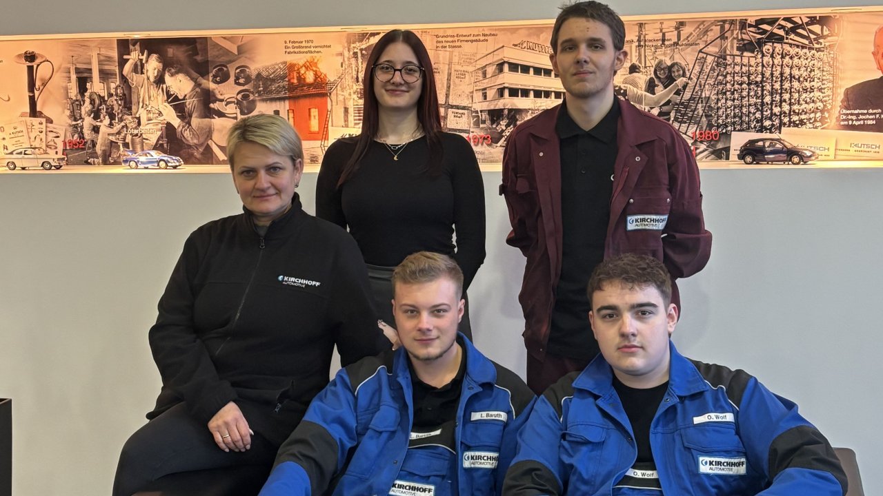 In Attendorn haben sie ihre Ausbildung abgeschlossen: Lilia Garres, Hannah Burbach, Rubino Ferrari (hinten v.l.), Laurin Baruth, Oskar Wolf (vorne v.l.). Es fehlt Finn Rufus Rogge. von privat