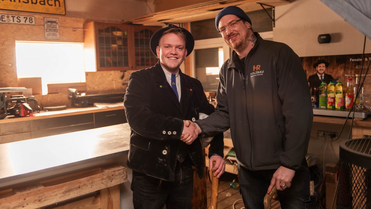 Luis Stöver (l.) und Dominik Reuter verbindet der Rolandschacht und die Zeit als Reisende. Während einer seine Reise beendet hat, ist der andere noch einige Zeit unterwegs. von Nils Dinkel