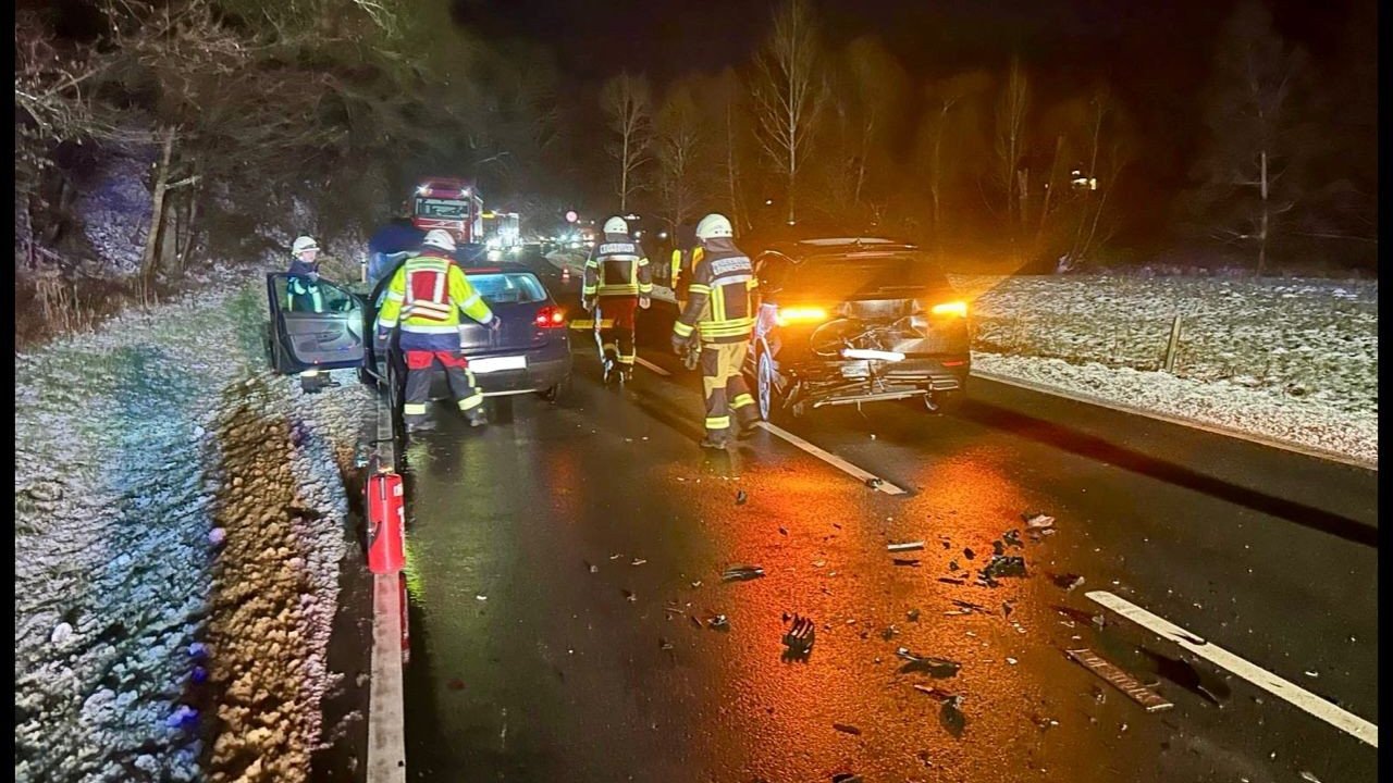 Ein Verkehrsunfall ereignete sich am Mittwochmorgen, 4. Februar, auf der B 55 in Bonzel. von Feuerwehr Lennestadt