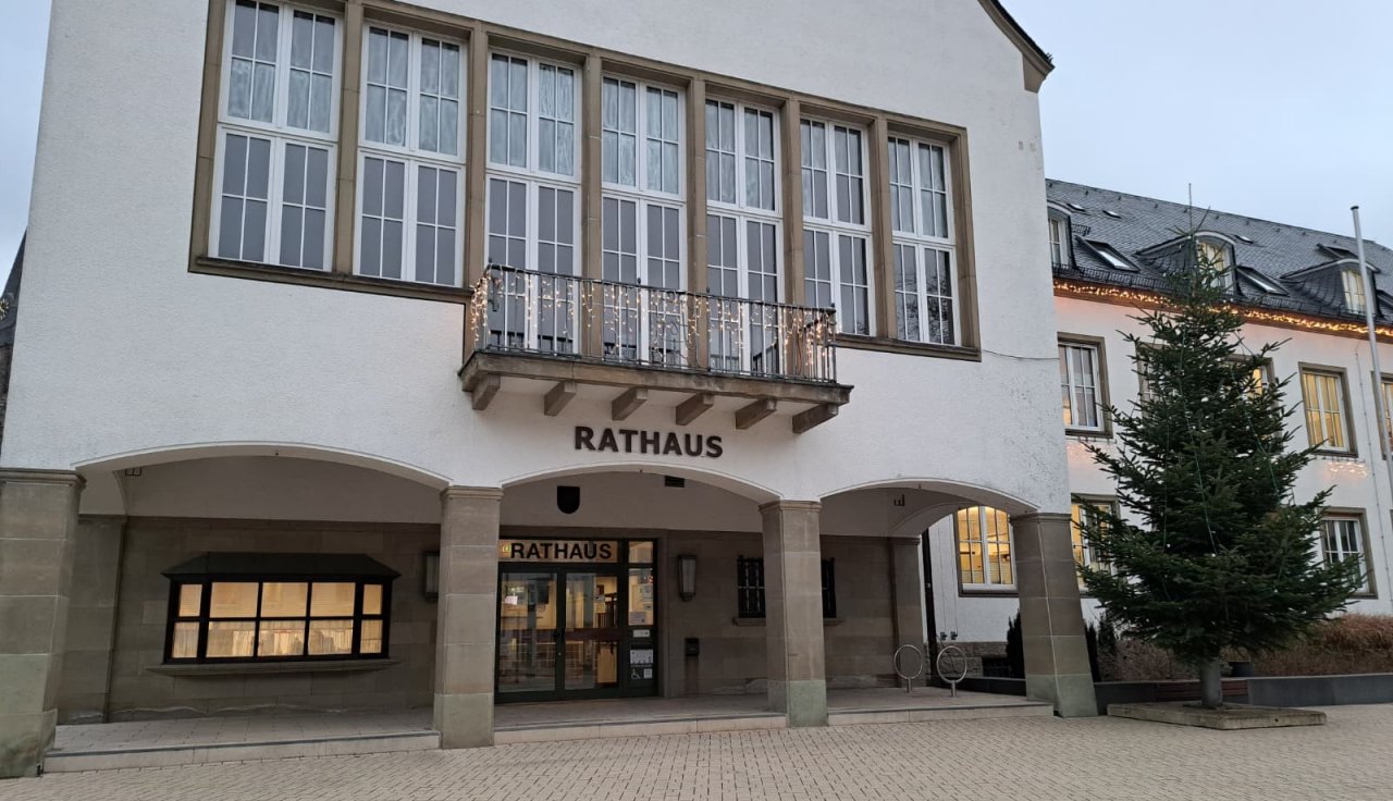 Das Attendorner Rathaus. von Jana Becker
