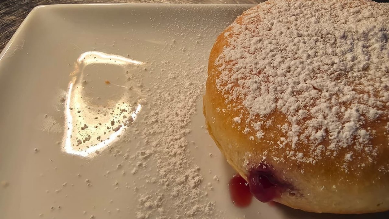 Pünktlich zur Karnevalszeit gibt es heute aus dem Landhotel Voss in Saalhausen leckere Karnevals-Krapfen. von Landhotel Voss