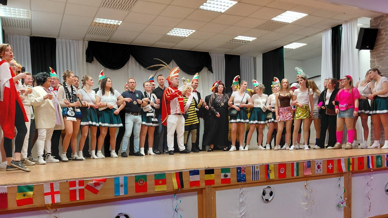 Auf der Bühne ließen sich Prinzessin Kathrin I. und Prinz Dominik I. kräftig feiern. von privat