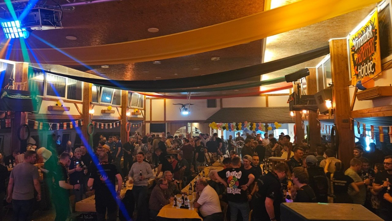 Bei der Herrensitzung in Hofolpe ist seit 25 Jahren beste Stimmung garantiert. von privat