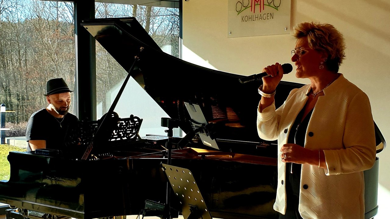 Sängerin Kerstin Stahl (r.) und Christian Behrens alias ChrisPiano im Geistlichen Zentrum auf dem Kohlhagen. von privat
