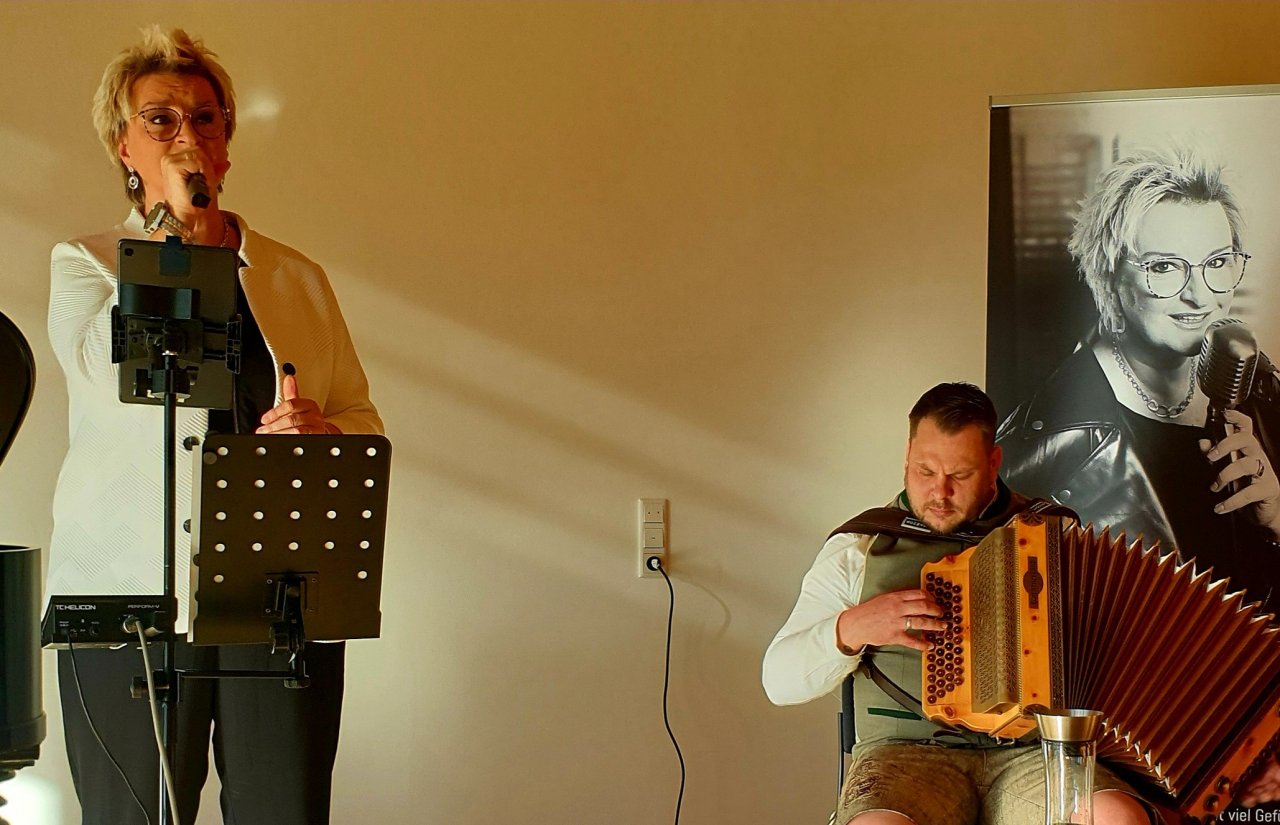 Sängerin Kerstin Stahl und Thomas Spies an der steierischen Harmonika. von privat