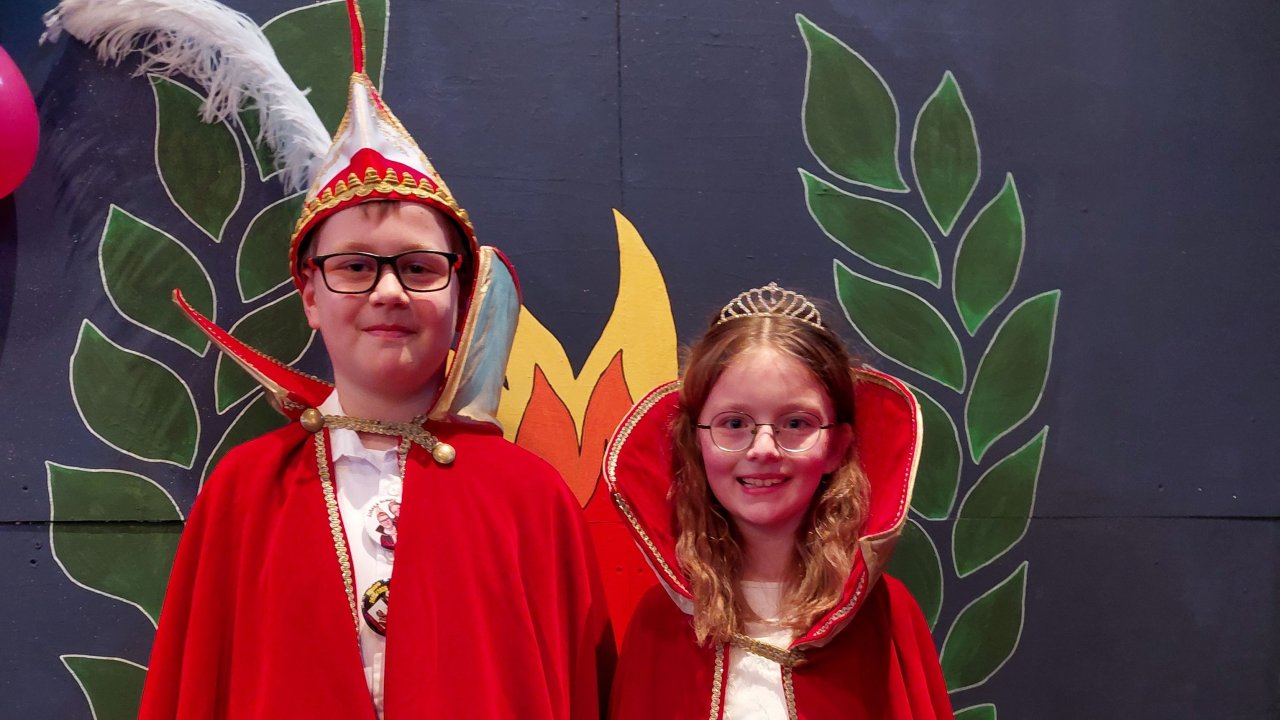 Das neue Kinderprinzenpaar der Holzentroper Karnevalsszene, Henrike Hillebrand und Lukas Rinscheid. von privat