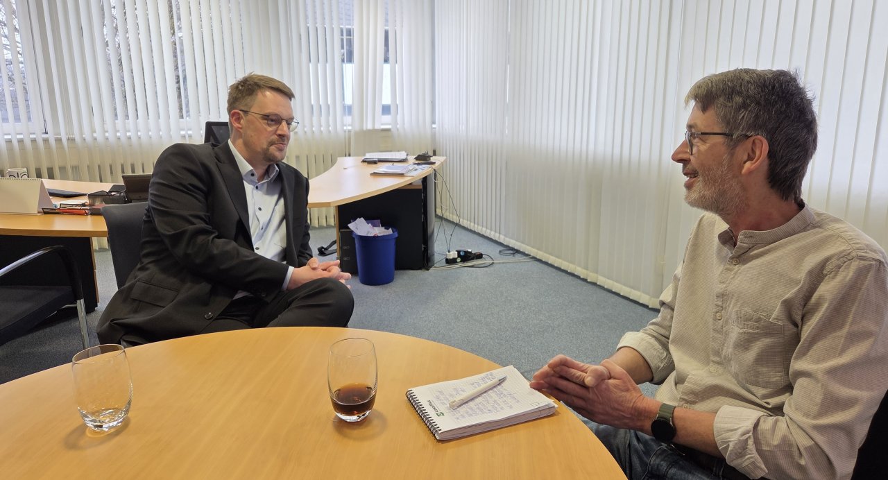 Beim Interview: Bürgermeister Tobias Schulte (l.) und LP-Redaktionsleiter Wolfgang Schneider. von privat