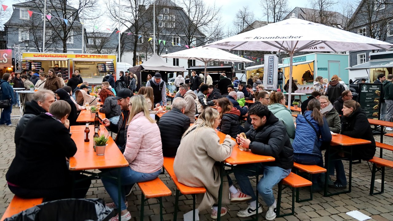 Beim Street Food & Music Festival in Olpe kommen Feinschmecker auf ihre Kosten. von Thomas Fiebiger