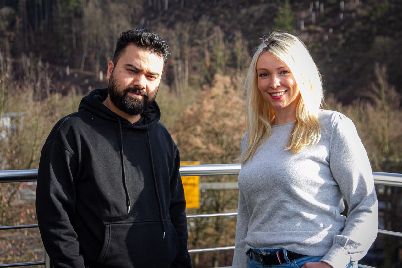 LP-Vertriebsmitarbeiterin Sabrina Müller (r.) und IT-Kollege Ramin Adeeb von Ontavio (l.) fasten – und dieses Jahr sogar genau gleichzeitig. von Lorena Klein