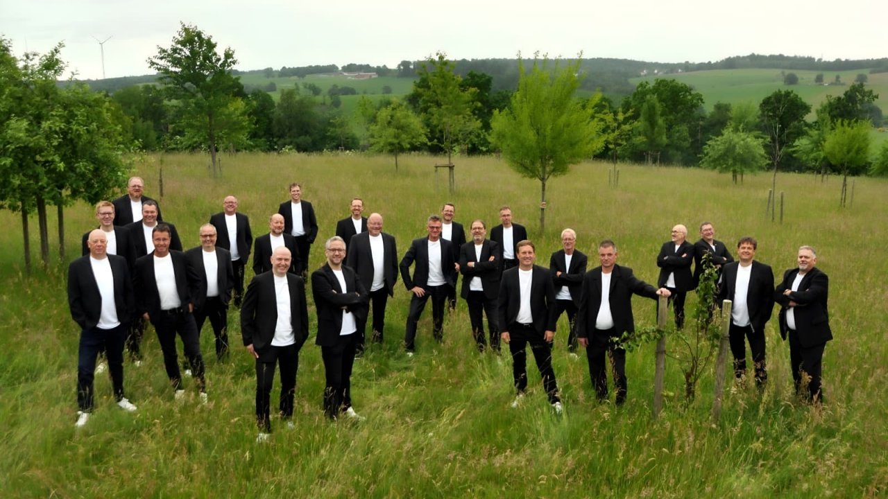 Gastgeber des Konzerts: der Männerchor VocalArt Ottfingen. von VocalArt Ottfingen