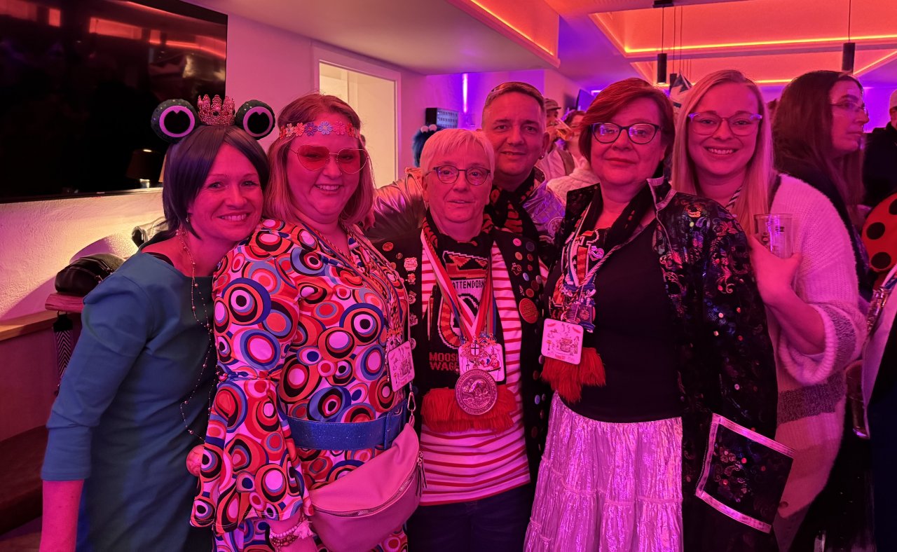 Die besten Kostüme werden prämiert. von Catriona Rath