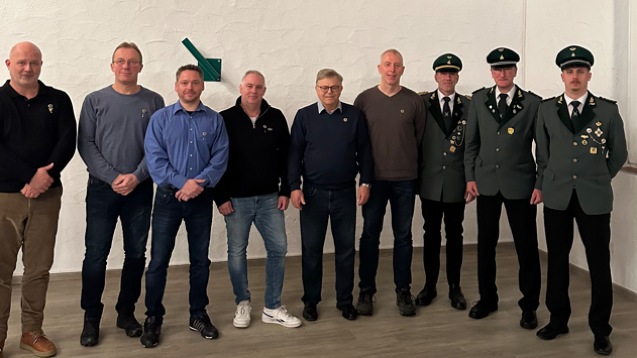 Die geehrten Mitglieder des St. Josef Schützenvereins Altenkleusheim: Von links: Thomas Stupperich, Dirk Dreistein, Sebastian Tump, Volker Köhler, Ingo Hoffert, Dennis Voss, Boris Auth, Andreas Langenbach von privat