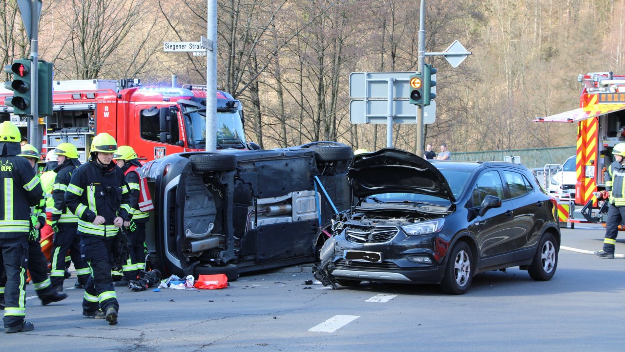 Ein Verkehrsunfall hat sich am Sonntag auf der B 54 in Lütringhausen ereignet. von Nils Dinkel