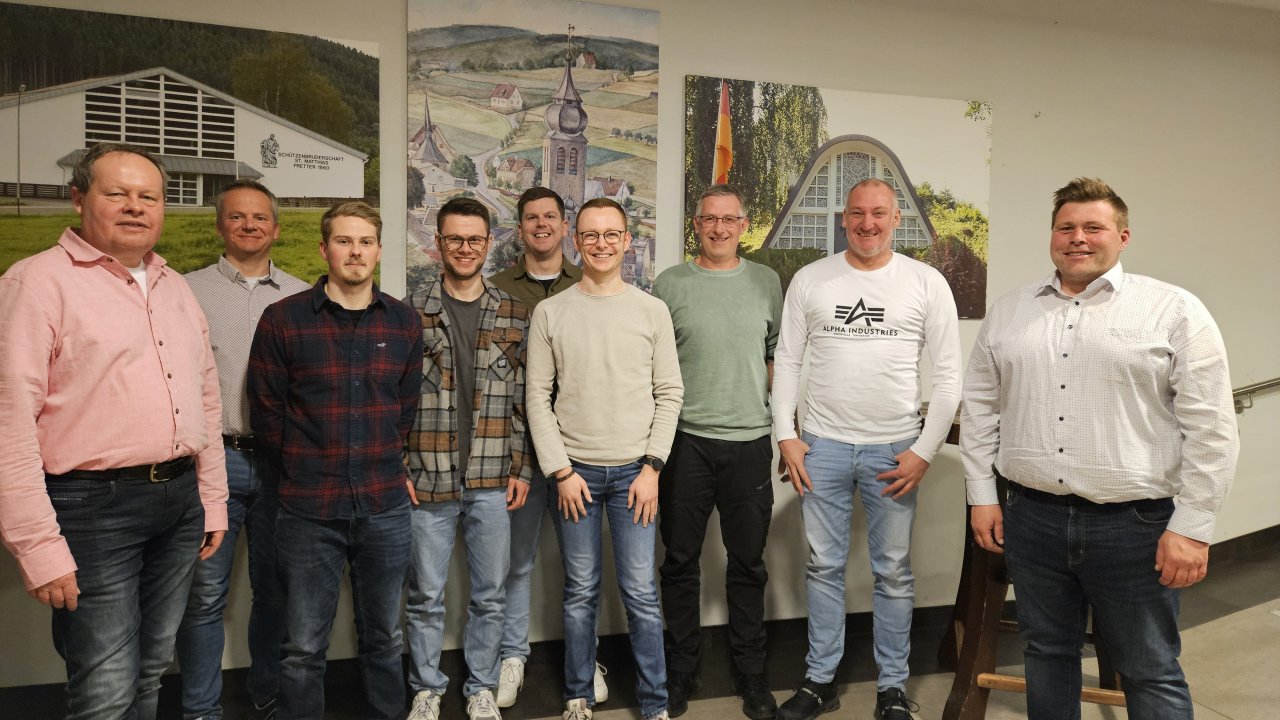 Wiedergewählte Vorstandsmitglieder und Offiziere mit dem 1. Brudermeister Markus Henke (v.l.): Christian Sommerhoff, Tom Höffer, Marvin Schulte, Steffen Neuhäuser, Philipp Wiese, Andreas Bockheim, Oliver Funke, Daniel Gerk. von privat