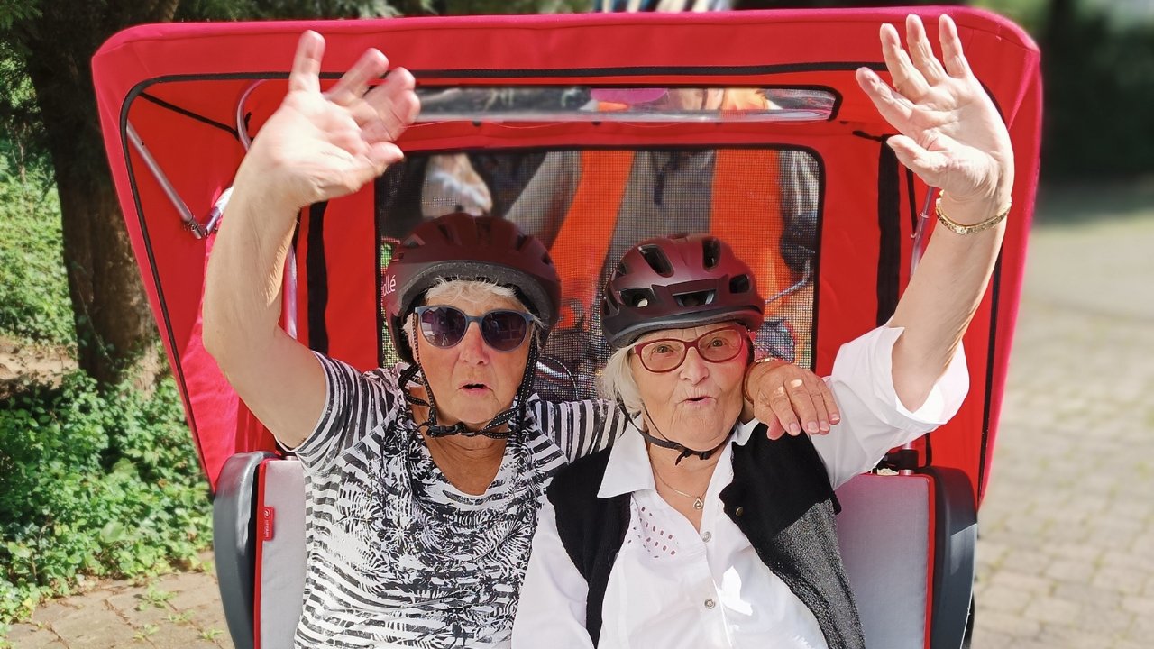 Vom DRK-Mehrgenerationenhaus Olpe werden wieder Rikscha-Fahrten angeboten. von privat