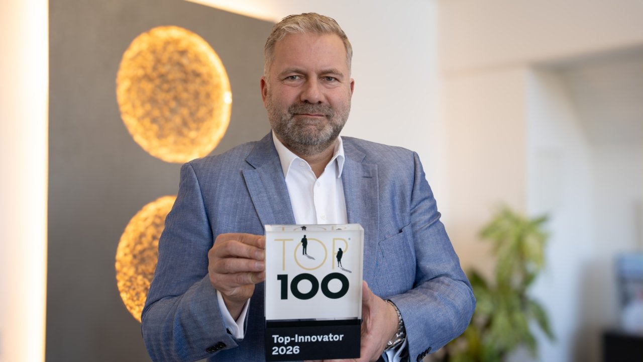 Vorstandsvorsitzender Dirk Burghaus freut sich über die Auszeichnung der Sportklinik Hellersen mit dem TOP-100-Siegel 2026. von Sportklinik Hellersen