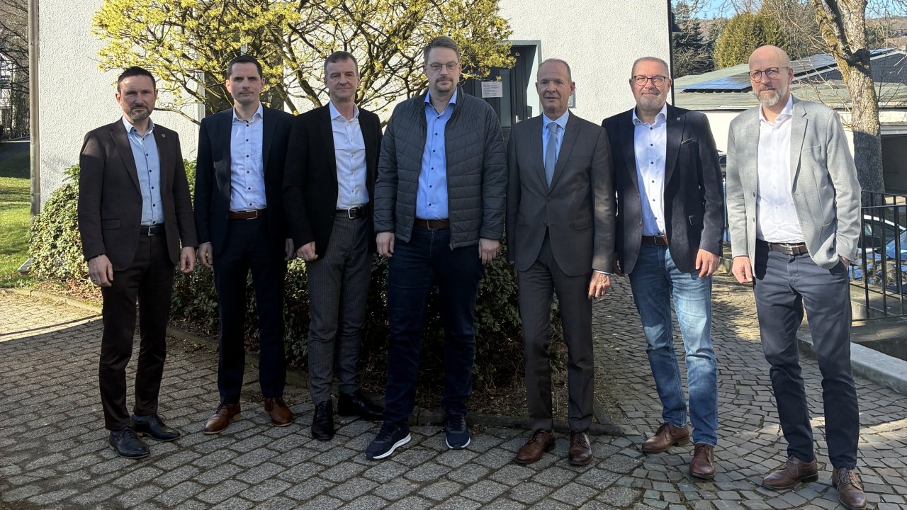Die Bürgermeister beim Treffen mit dem Landrat (v.l.): Björn Jarosz, Christian Pospischil, Bernd Clemens, Tobias Schulte, Landrat Theo Melcher; Achim Henkel, Ulrich Berghof, Drolshagen. Es fehlt Tobias Puspas. von Stadt Drolshagen