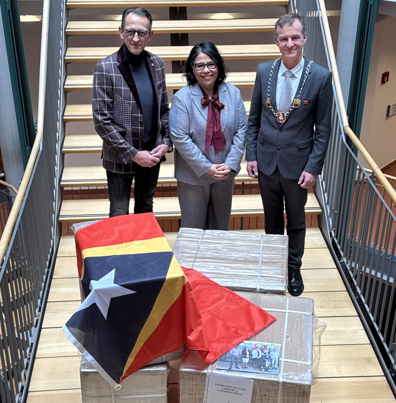 Botschafter Bessa mit Bürgermeister Bernd Clemens und Lions Club-Präsident Ralph Engel. von Martina Stracke