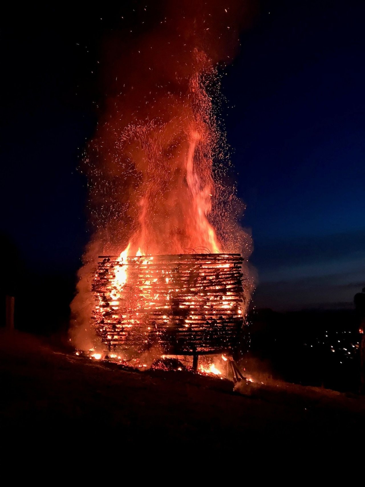 Osterfeuer auf dem Kreuzberg in Grevenbrück von privat
