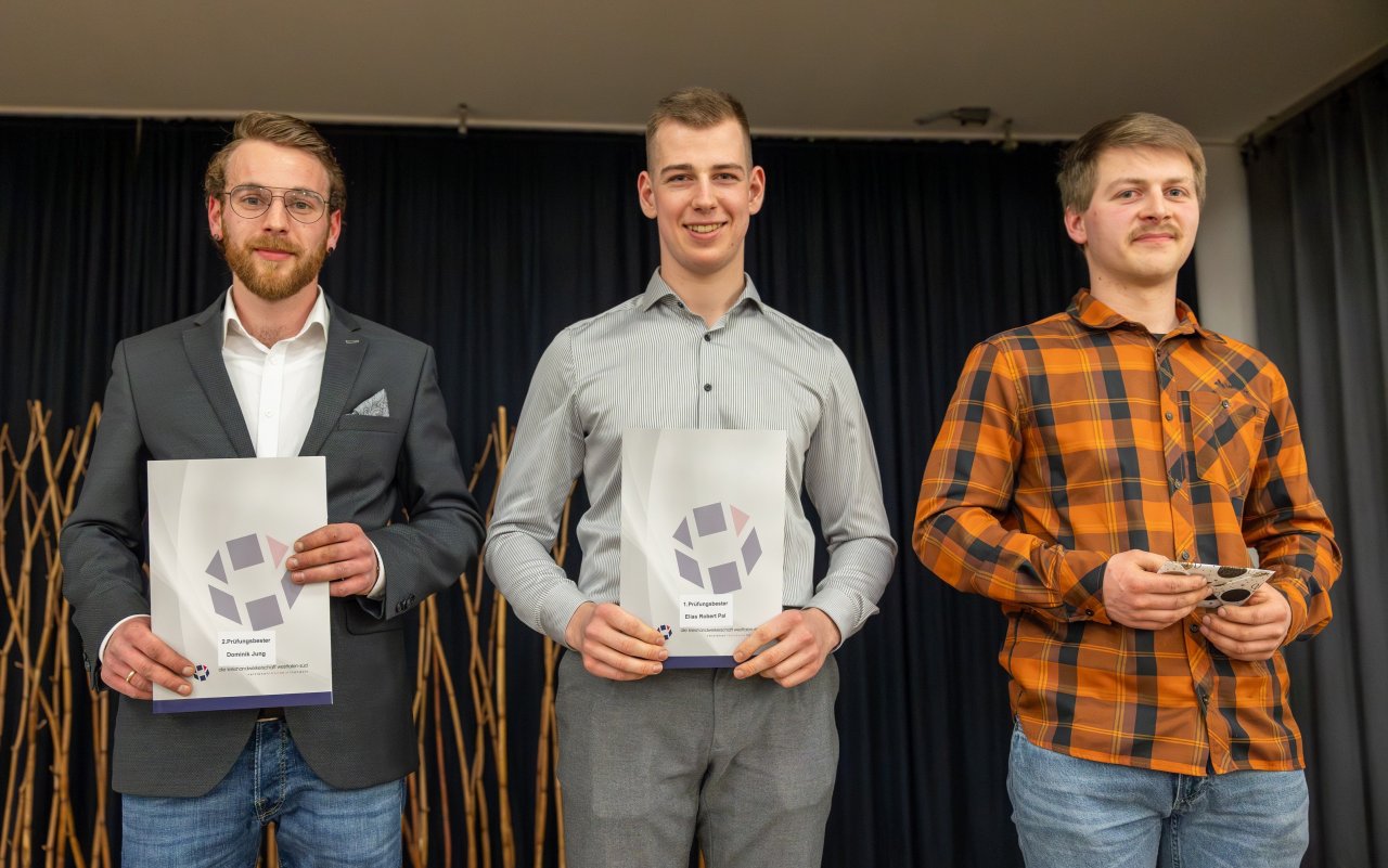 Die Prüfungsbesten der KFZ-Innung Westfalen-Süd: Dominik Jung, Elias Robert Pal und Moritz Schlösser von KFZ-Innung Westfalen-Süd/Kai Osthoff
