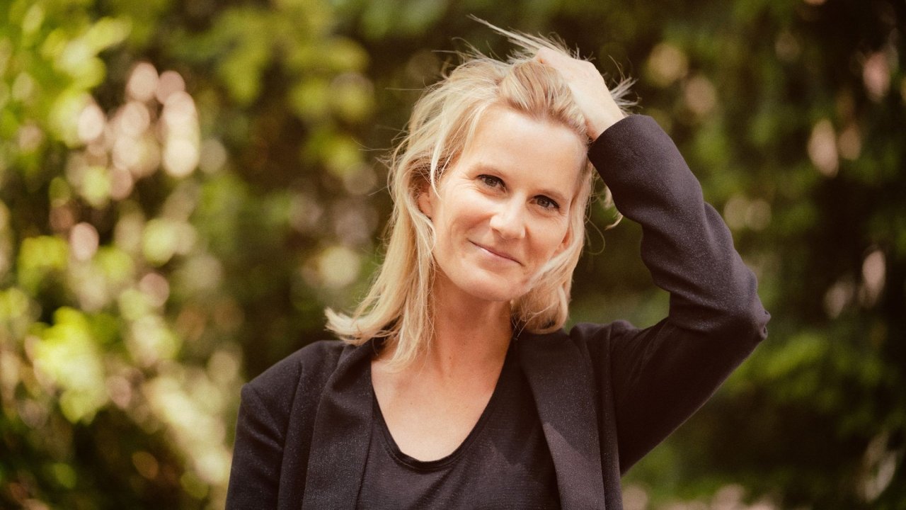 Zum Abschluss der Saison 2025/2026 des Attendorner Kulturringes steht die gefragte Pianistin und Musikkabarettistin Lucy van Kuhl am Samstag, 18. April, auf der Bühne des Alten Bahnhofs. von Thomas Radlwimmer