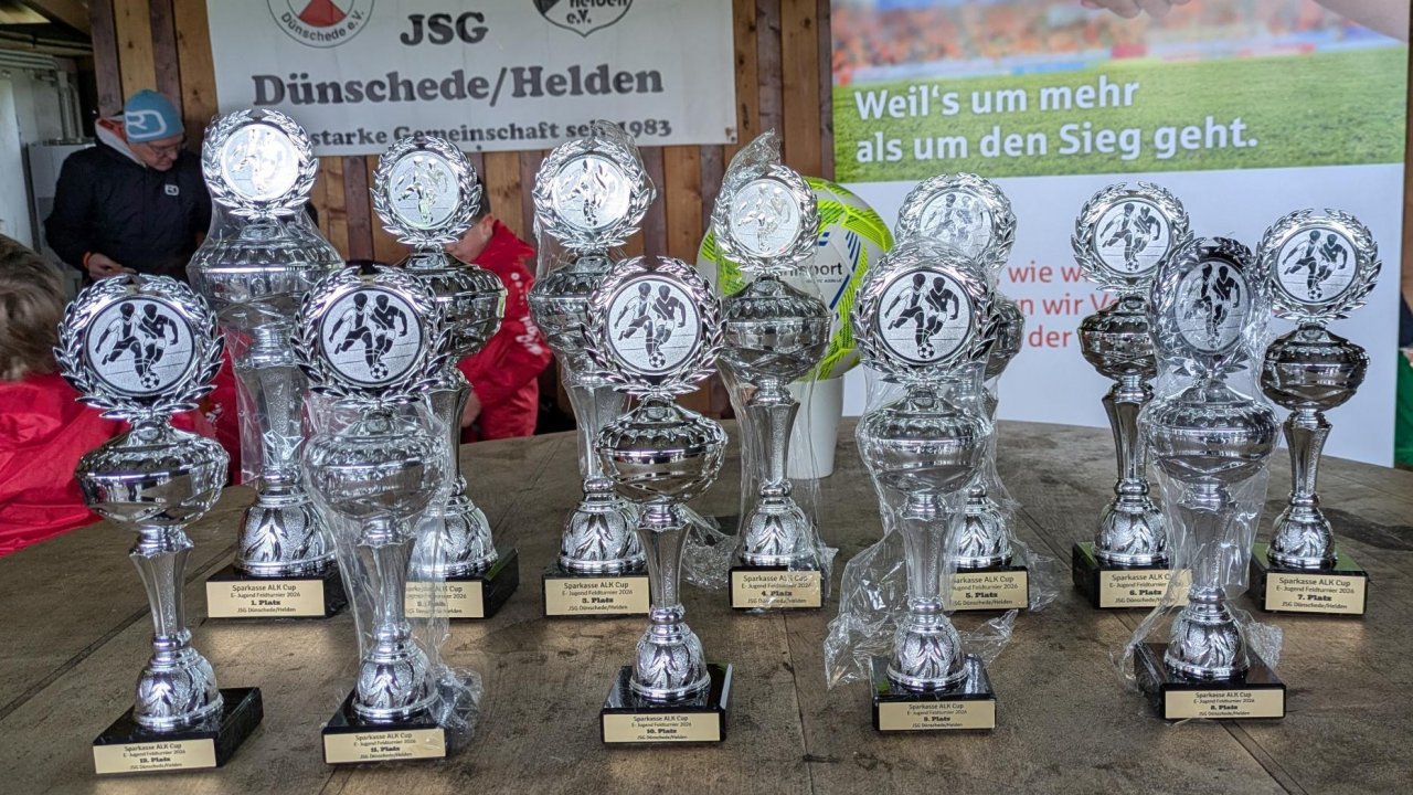 Die JSG Dünschede/Helden hat kürzlich ein Fair Play Vorbereitungs-Spieletreff und Turnier für die Mannschaften der Mini-Kicker, F- und E- Jugend veranstaltet. Insgesamt 40 Mannschaften aus dem ganzen Kreis Olpe und darüber hinaus nahmen trotz Regenwetter an dieser Veranstaltung teil. von privat