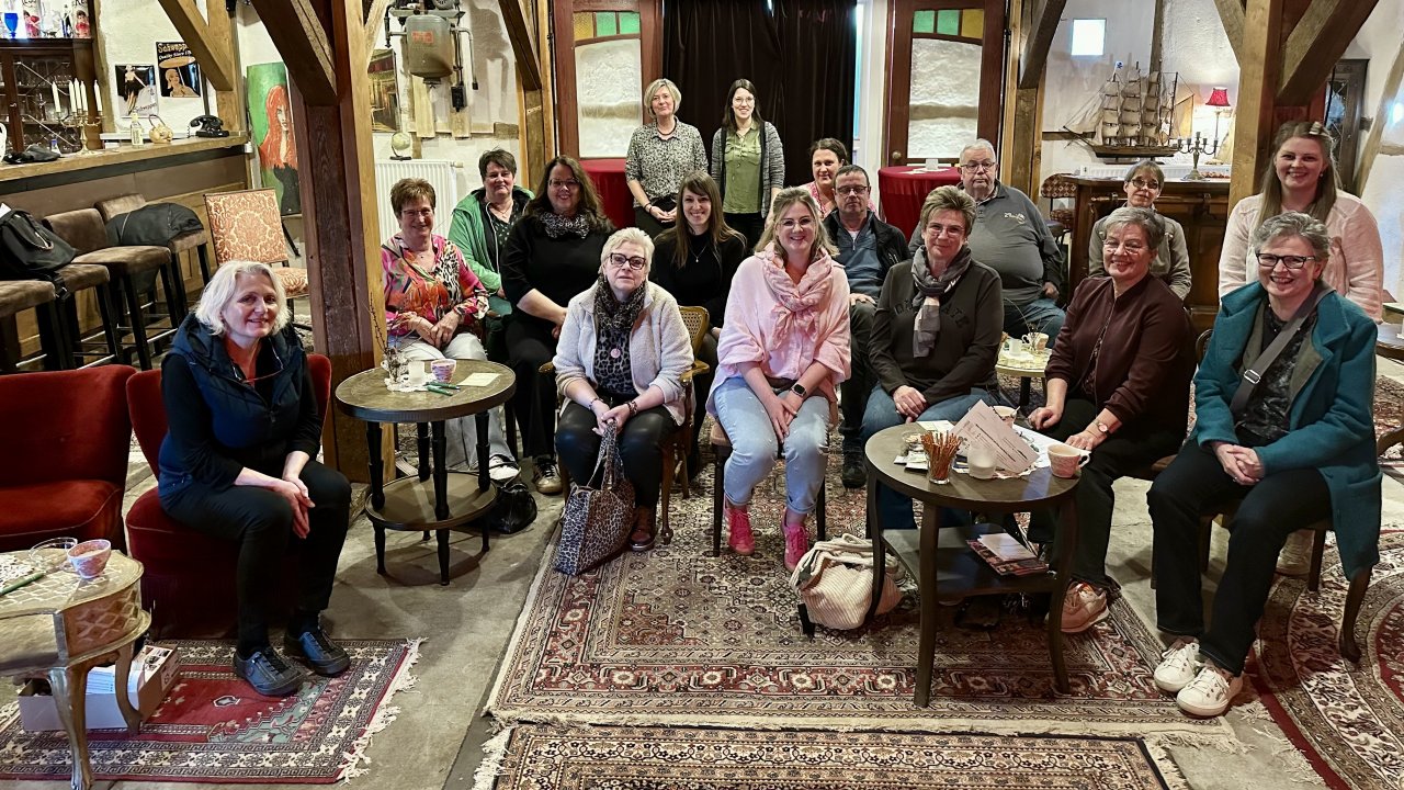 Gastgeber aus der Gemeinde Kirchhundem und der Stadt Lennestadt trafen sich im Schrabben Hof. von privat