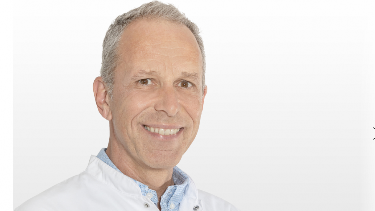 Chefarzt Dr. Rainer Blickheuser referiert in der DRK-Kinderklinik zum Thema „Notfälle im Kindesalter“. von DRK-Kinderklinik Siegen