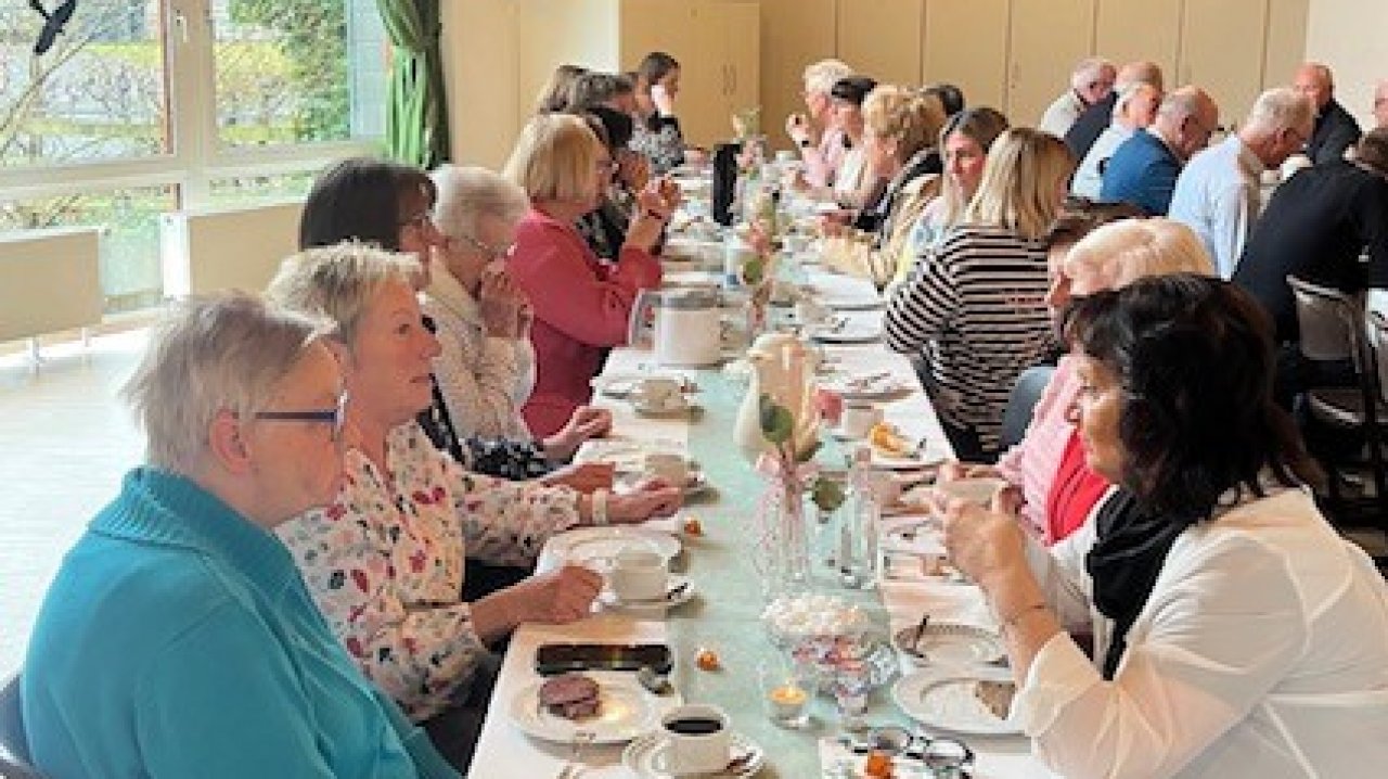 Im Wendener Pfarrheim trafen sich die ehemaligen Schützenköniginnen zum traditionellen Kaffeetrinken. von privat