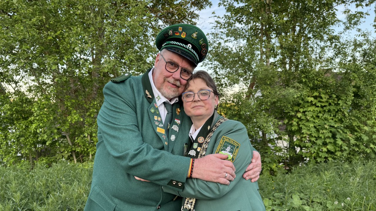 Regieren die St. Kunibertus-Schützen: Andreas Bäcker und Diana Stahl-Bäcker. von privat