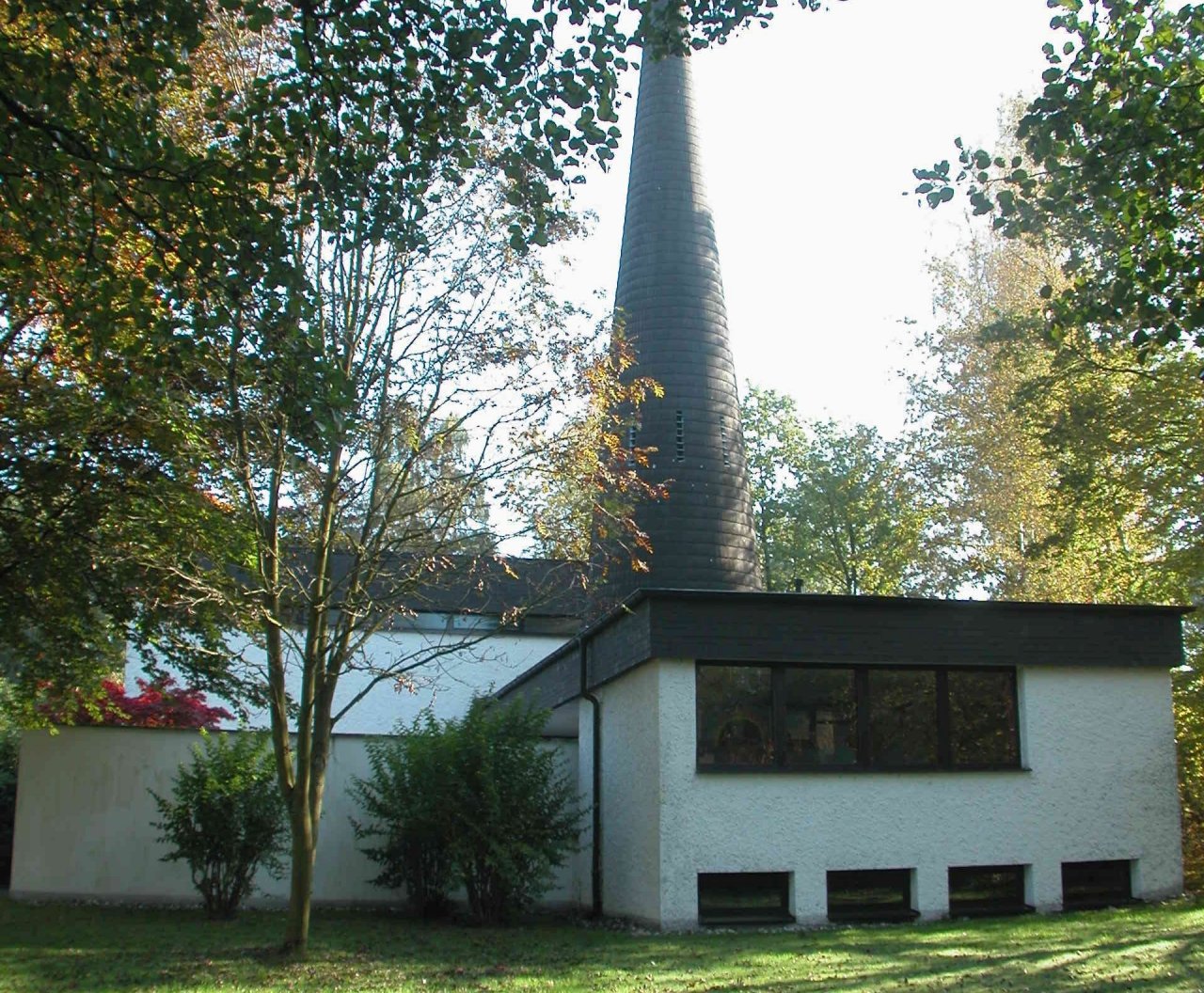 Aus finanziellen Gründen musste die Kirchengemeinde Attendorn-Lennestadt drei von sieben Kirchen schließen. Eine von ihnen ist die Friedenskirche in Petersburg. von Karl-Hermann Ernst