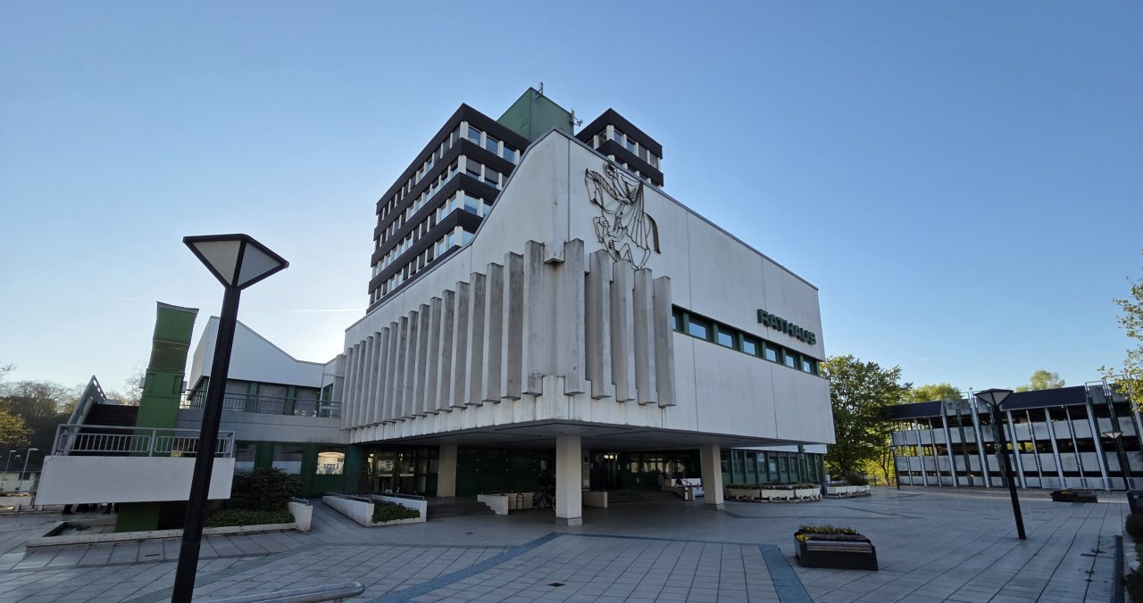 Das Rathaus der Kreisstadt Olpe. von Wolfgang Schneider