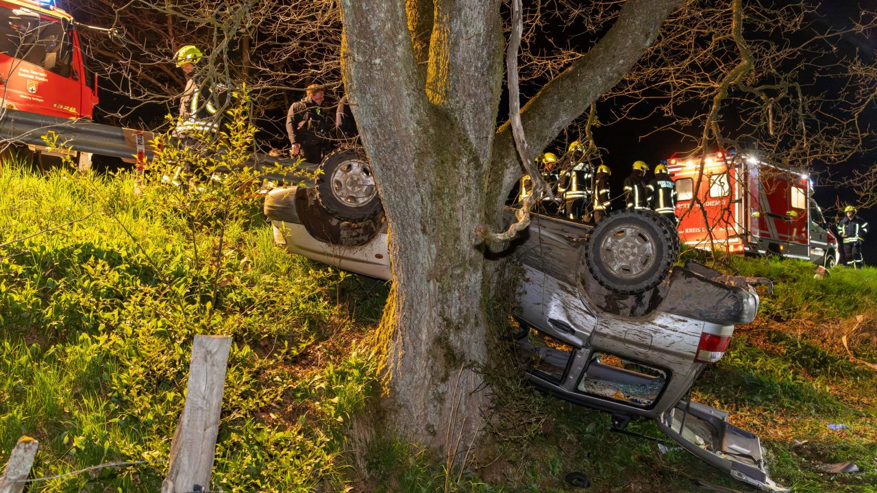 Ein schwerer Verkehrsunfall ereignete sich am Sonntag, 26. April, gegen 1.20 Uhr in Bebbingen. von Kai Osthoff