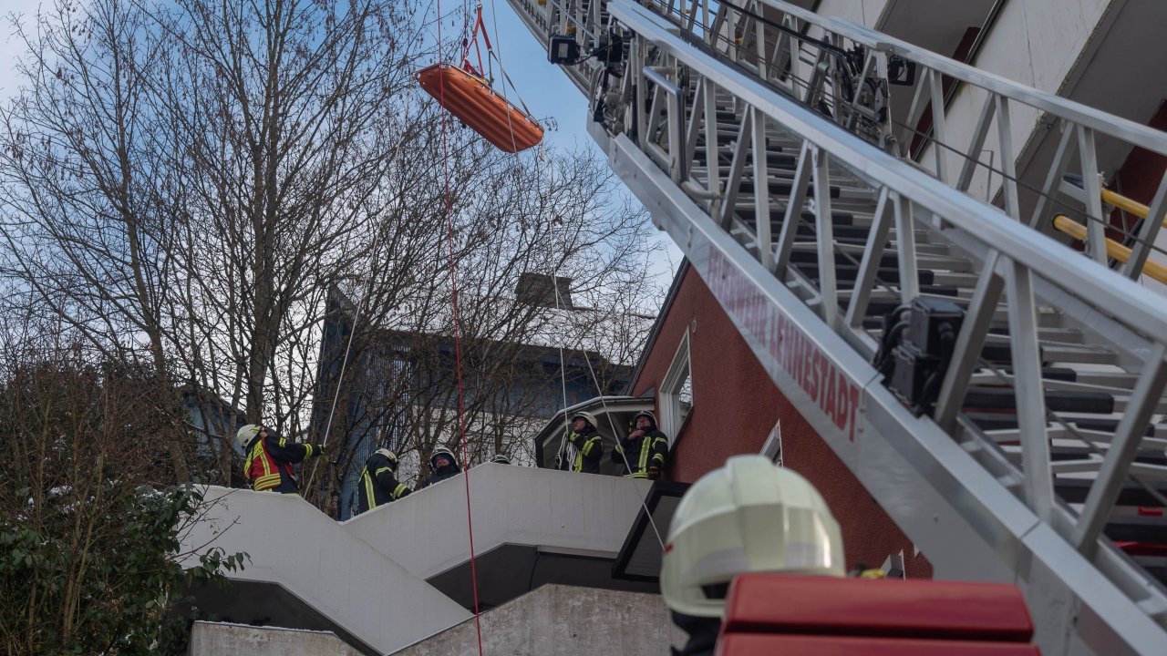 Archivfoto: Seit einigen Monaten präsentiert die Feuerwehr Lennestadt die „Brandschutz-Sünde des Monats“. Auch zu Hause lauern zahlreiche Gefahren. von Karsten Grobbel