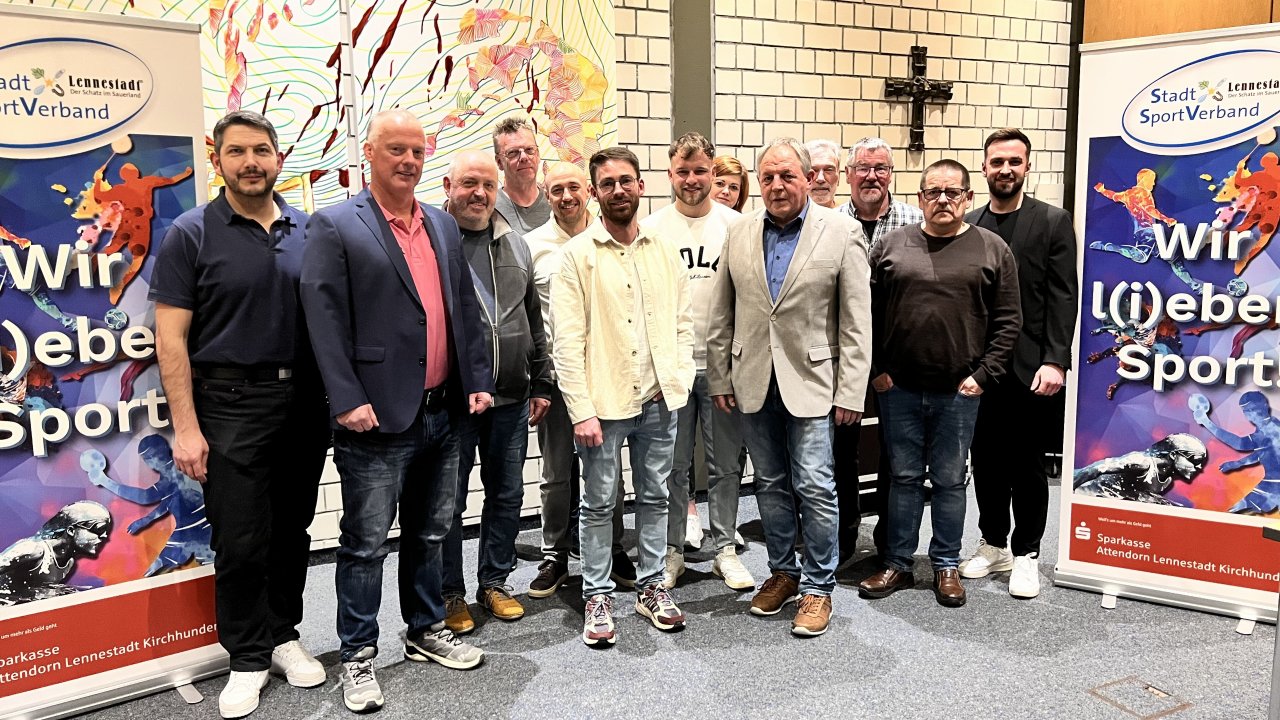 Der aktuelle Vorstand des Stadtsportverbandes Lennestadt nach der Jahreshauptversammlung mit Gast Peter Niklas (2.v.l.), KSB Olpe. von privat