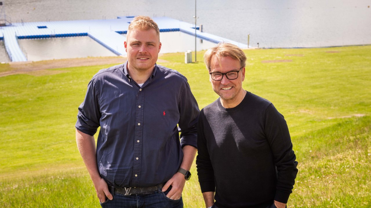 Lars Harsveldt (l.) und Markus Krampe freuen sich auf Acts wie Papa Roach und Sido beim Biggesee Open Air. von Nils Dinkel