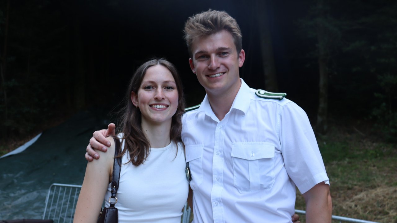 Das Schützenkönigspaar in Biekhofen 2026: Moritz Cramer und Leena Dornseiffer. von Mona Pospischil