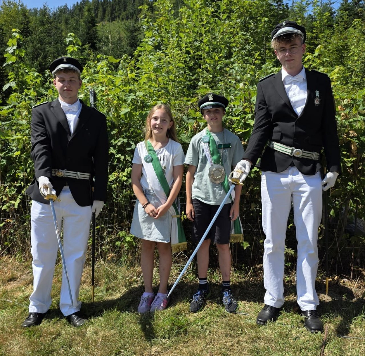 Friedrich Schmidt und Malia Riili sind das neue Kinderkönigspaar des Schützenverein Langenei-Kickenbach. von Marius Grotmann