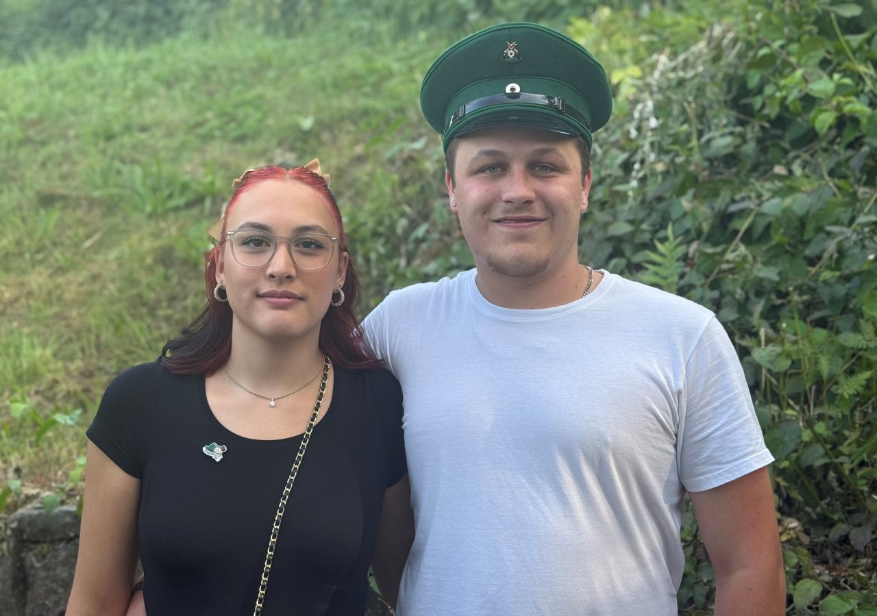 Lino Krüger und Kimberly Gaese sind neues Jungschützenkönigspaar in Sondern. von Thomas Fiebiger