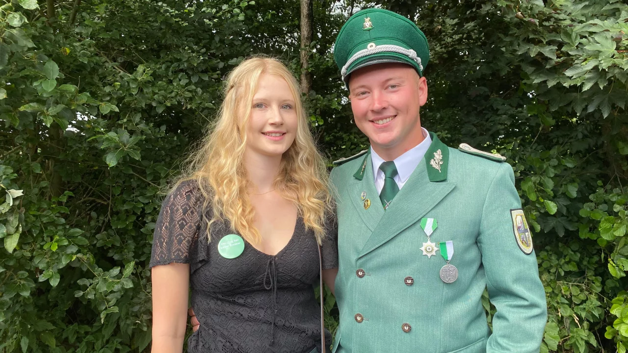 Tom Clemens und Elisabeth Nebeling sind neues Königspaar in Iseringhausen. von Lorena Klein